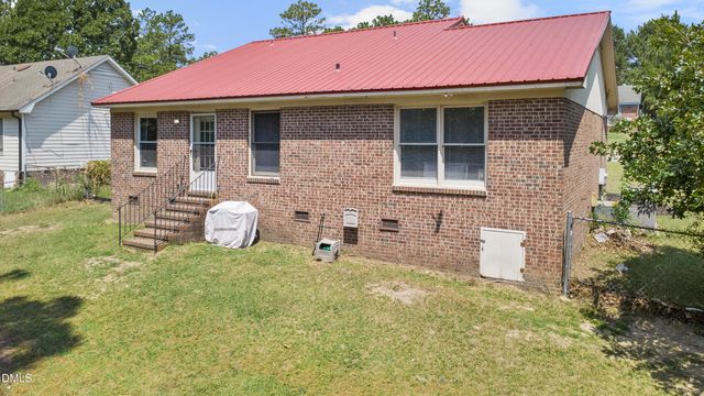 210 Eppingdale Drive, Spring Lake, NC 28390