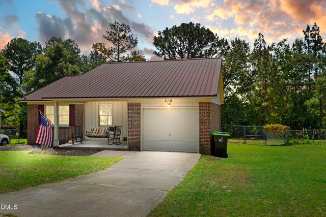 210 Eppingdale Drive, Spring Lake, NC 28390