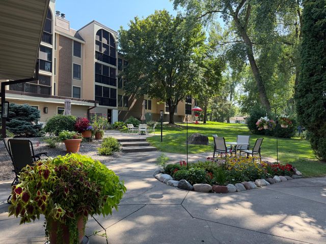 8549 Irwin Road 138, Bloomington, MN 55437