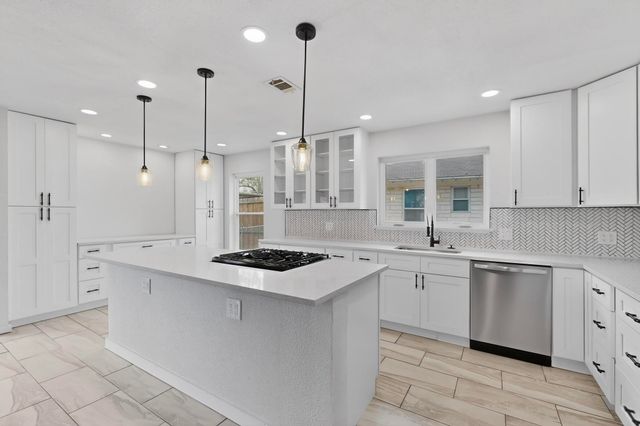 2812 San Medina Avenue, Dallas, TX 75228