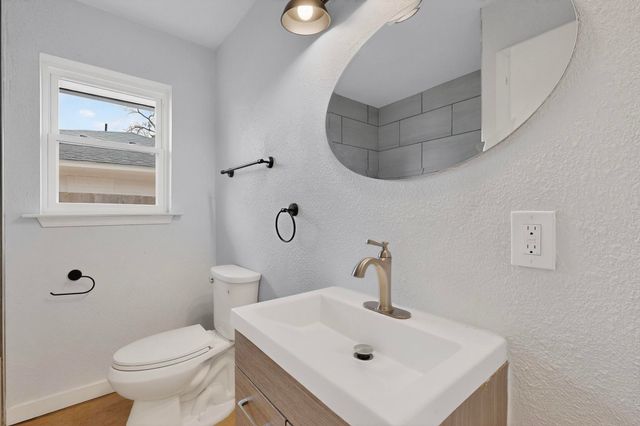 2812 San Medina Avenue, Dallas, TX 75228