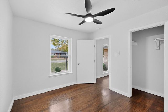 2812 San Medina Avenue, Dallas, TX 75228