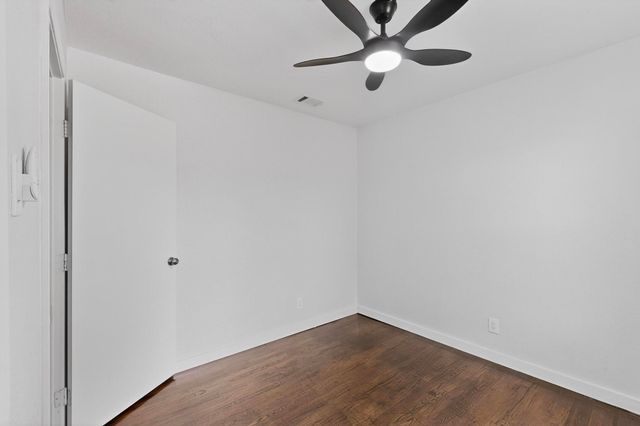 2812 San Medina Avenue, Dallas, TX 75228