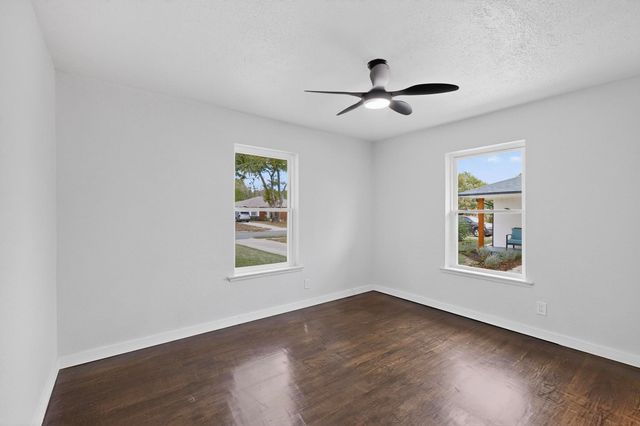 2812 San Medina Avenue, Dallas, TX 75228