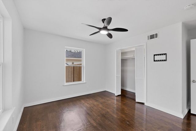 2812 San Medina Avenue, Dallas, TX 75228