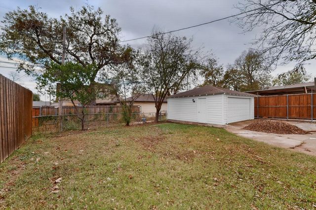2812 San Medina Avenue, Dallas, TX 75228