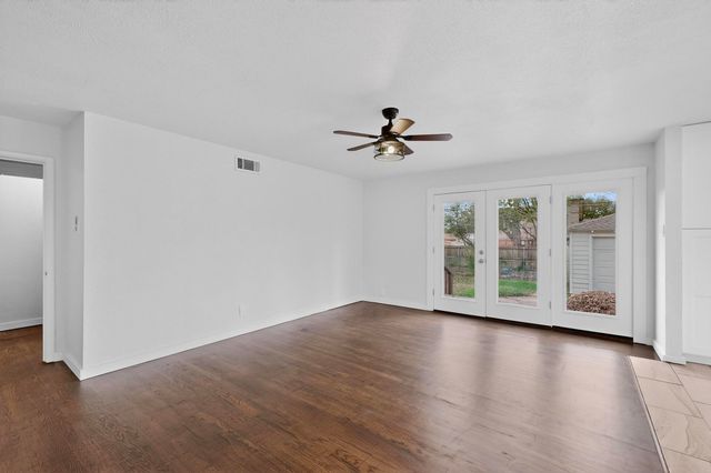 2812 San Medina Avenue, Dallas, TX 75228