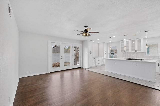 2812 San Medina Avenue, Dallas, TX 75228