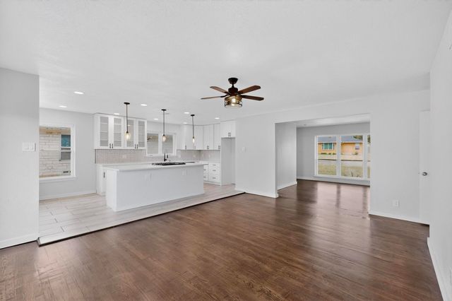 2812 San Medina Avenue, Dallas, TX 75228