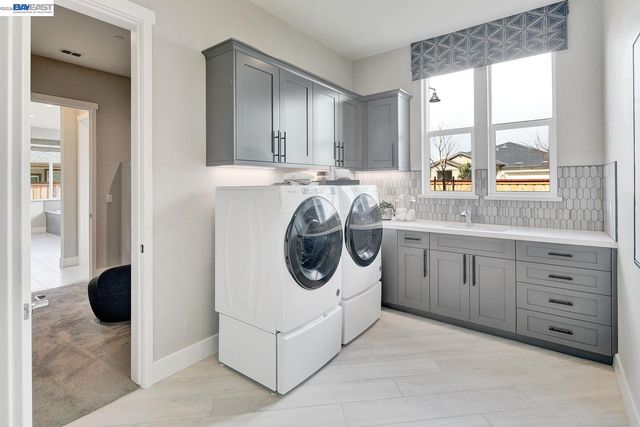 889 Conrad Street, Manteca, CA 95336