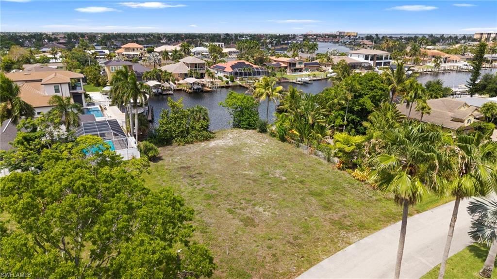 Image 1 of property listing at 1709 SE 46th ST, Cape Coral, FL 33904