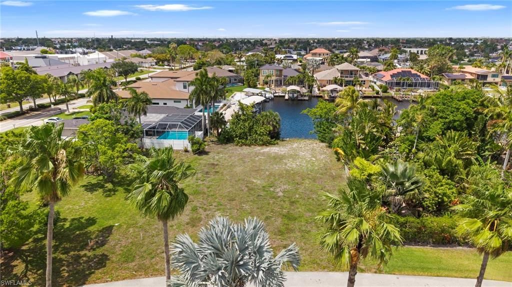 Image 2 of property listing at 1709 SE 46th ST, Cape Coral, FL 33904