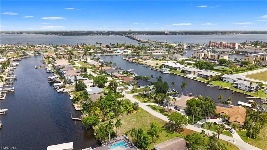 Image 6 of property listing at 1709 SE 46th ST, Cape Coral, FL 33904