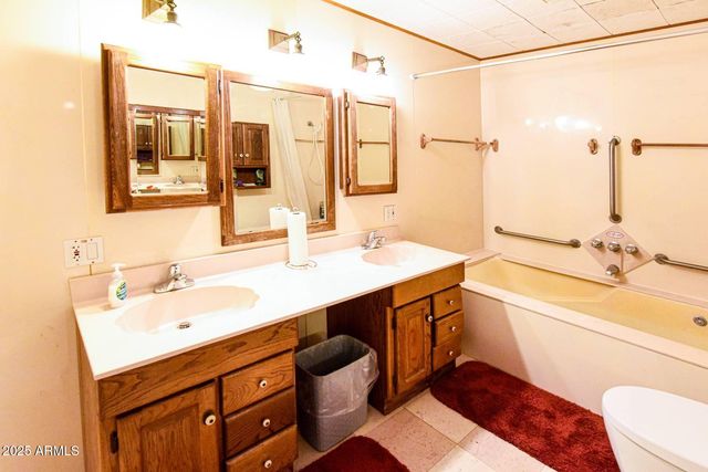 5674 S MIAMI GARDENS Drive, Miami, AZ 85539