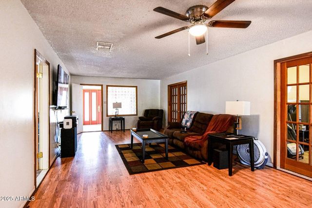 5674 S MIAMI GARDENS Drive, Miami, AZ 85539