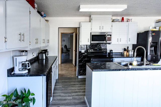 5674 S MIAMI GARDENS Drive, Miami, AZ 85539