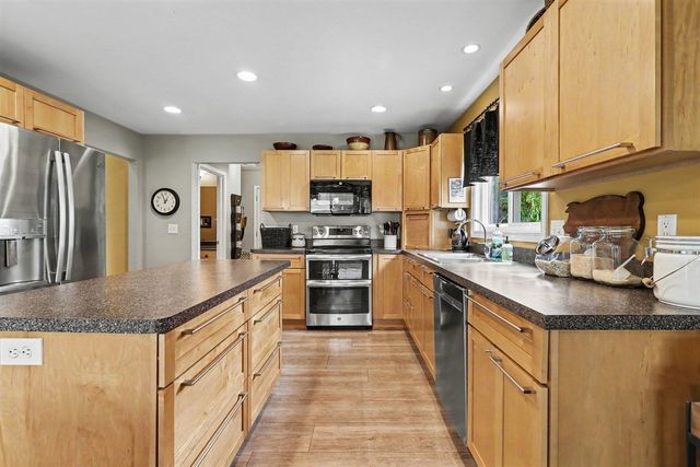 1696 W Ellsworth Road, Ann Arbor, MI 48108