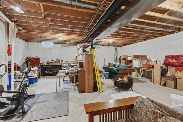 1696 W Ellsworth Road, Ann Arbor, MI 48108