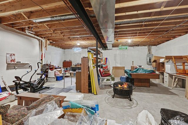 1696 W Ellsworth Road, Ann Arbor, MI 48108