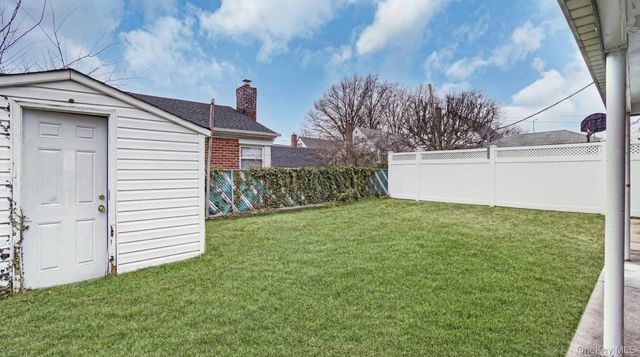 8268 Little Neck Parkway, Floral Park, NY 11004