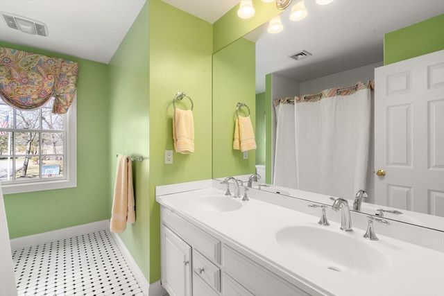 1080 North Street, Walpole, MA 02081