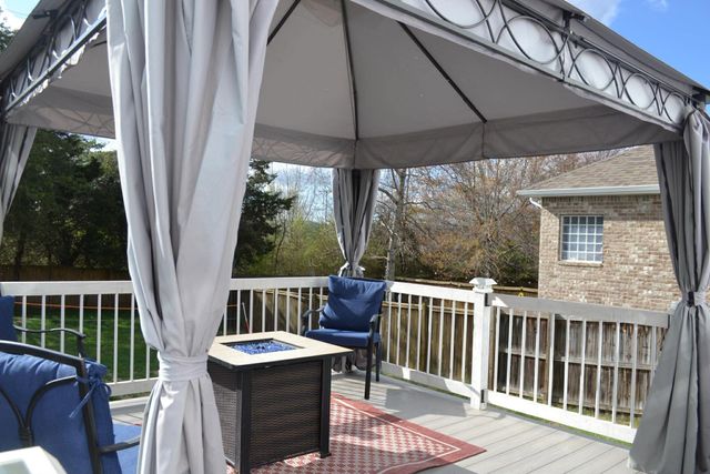 6872 Bridgewater Dr, Nashville, TN 37221