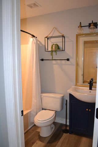 6872 Bridgewater Dr, Nashville, TN 37221