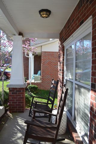 6872 Bridgewater Dr, Nashville, TN 37221