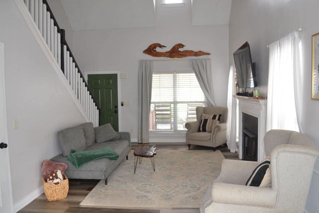 6872 Bridgewater Dr, Nashville, TN 37221