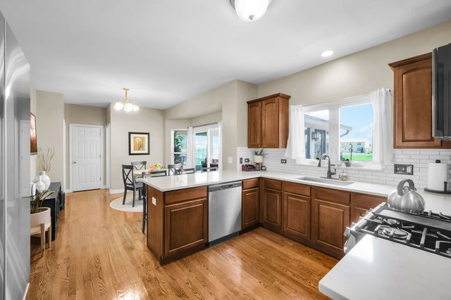 122 Fieldcrest Drive, Bartlett, IL 60103