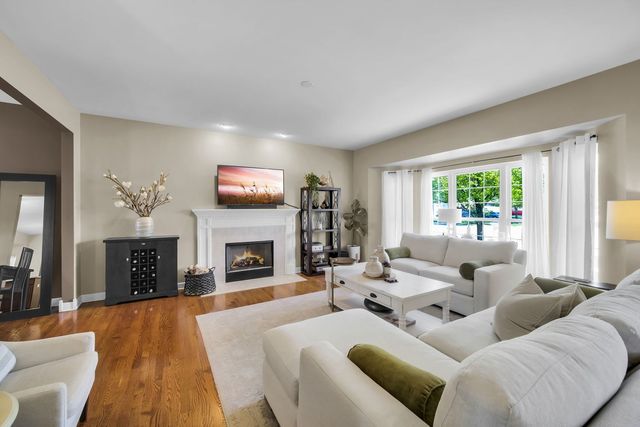 122 Fieldcrest Drive, Bartlett, IL 60103