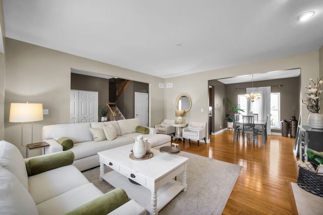 122 Fieldcrest Drive, Bartlett, IL 60103