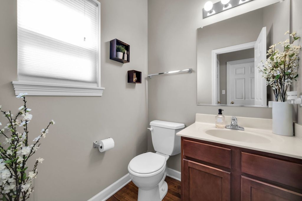 Image 18 of property listing at 122 Fieldcrest Drive, Bartlett, IL 60103