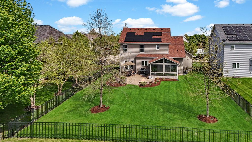 Image 25 of property listing at 122 Fieldcrest Drive, Bartlett, IL 60103