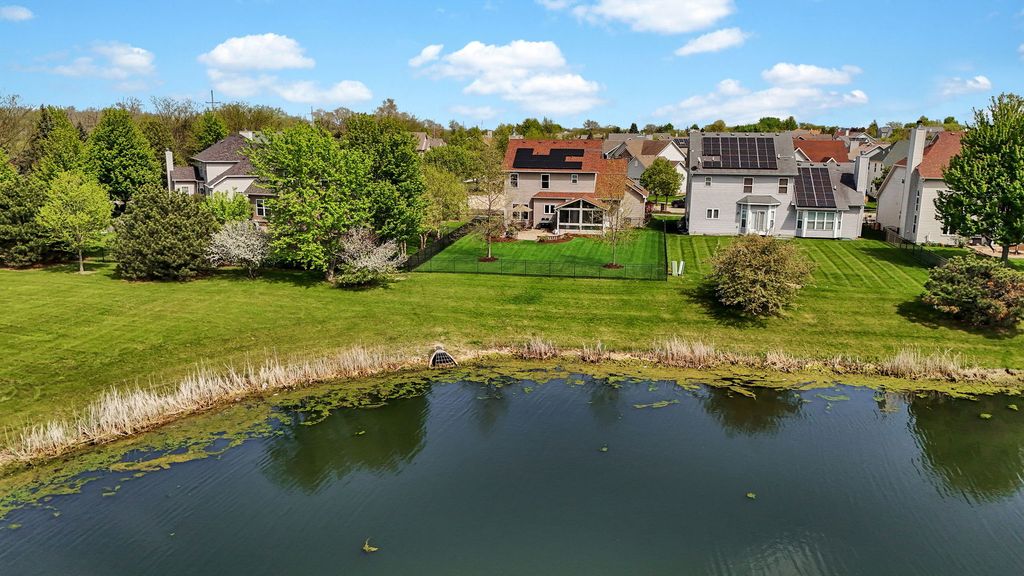 Image 29 of property listing at 122 Fieldcrest Drive, Bartlett, IL 60103
