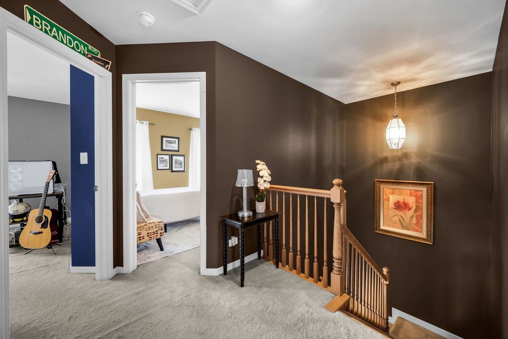 Image 32 of property listing at 122 Fieldcrest Drive, Bartlett, IL 60103