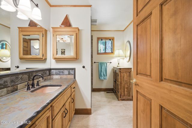 471 Kaniksu Shores Rd, Sandpoint, ID 83864