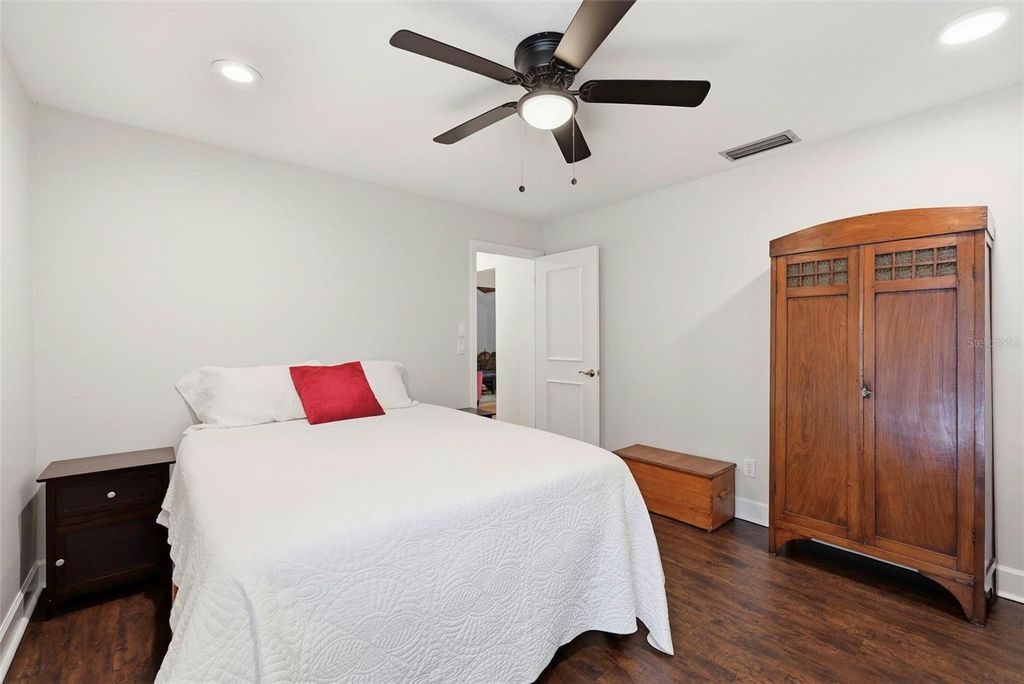 Image 13 of property listing at 115 RED BAY DRIVE, Longwood, FL 32779