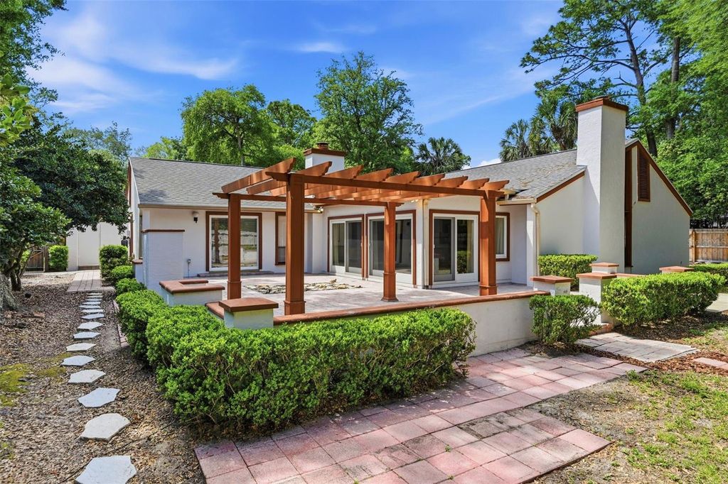 Image 5 of property listing at 115 RED BAY DRIVE, Longwood, FL 32779