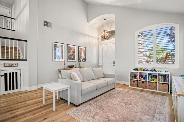 1101 Danielle Dr, Roseville, CA 95747