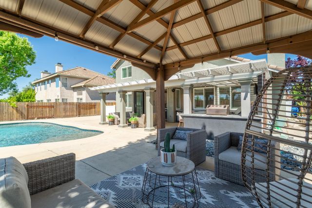 1101 Danielle Dr, Roseville, CA 95747