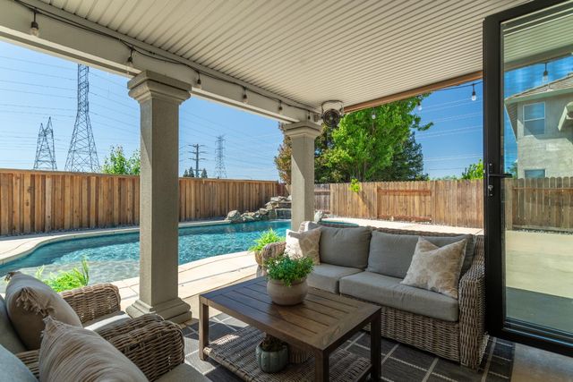 1101 Danielle Dr, Roseville, CA 95747