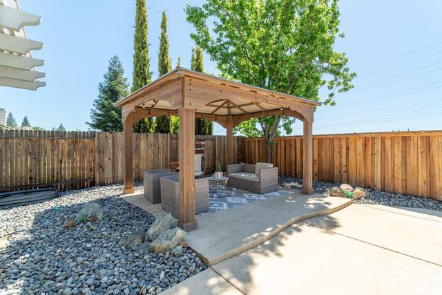 1101 Danielle Dr, Roseville, CA 95747