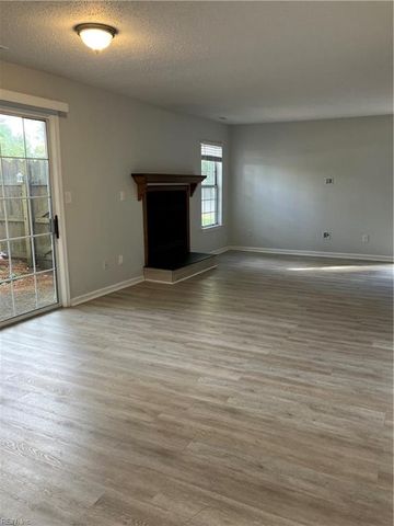 4558 Genoa CIR, Virginia Beach, VA 23462