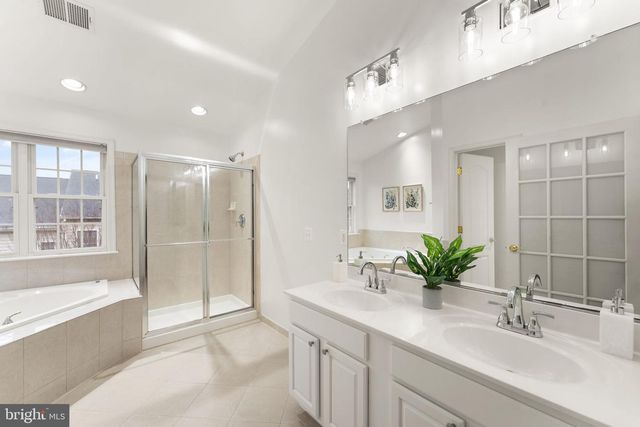 12445 PEACEFUL CREEK DR, Fairfax, VA 22033