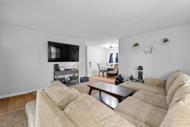 2828 S Euclid Ave, Wichita, KS 67217