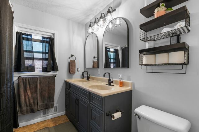 2828 S Euclid Ave, Wichita, KS 67217