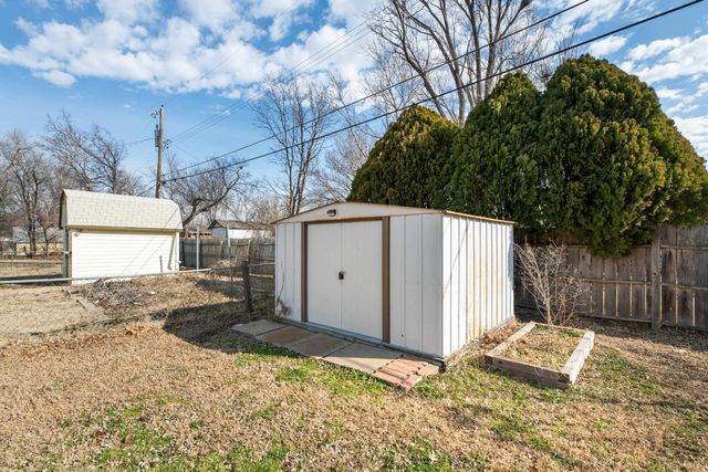 2828 S Euclid Ave, Wichita, KS 67217