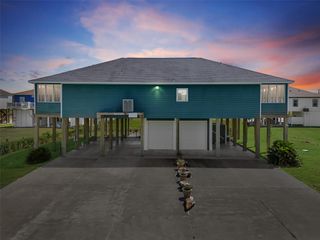 172 Ocean View Drive Drive, Crystal Beach, TX 77650