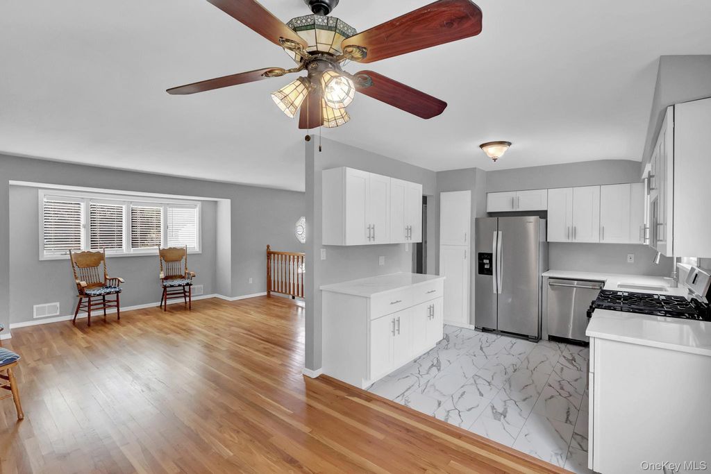 727 Peter Paul Drive, West Islip, NY 11795 — photo 5